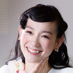 隣の深キョンに負けてない 篠原ともえ ツヤツヤの小顔 が絶賛 ニコニコニュース