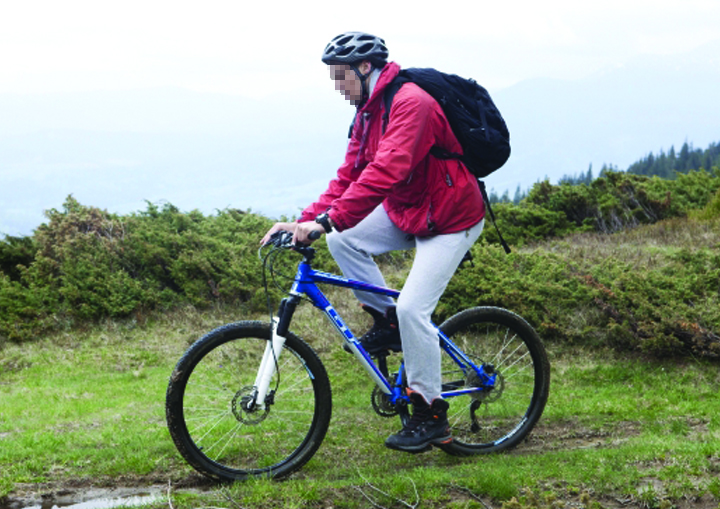 夏はリュックを背負うと背中が熱い 100均アイテムを使った解消法とは ニコニコニュース