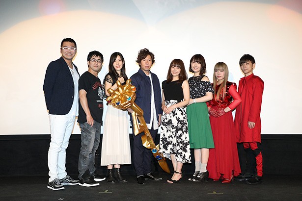 杖を手にした日野さんがリアルアインズに オーバーロードiii 先行上映イベントレポート ニコニコニュース