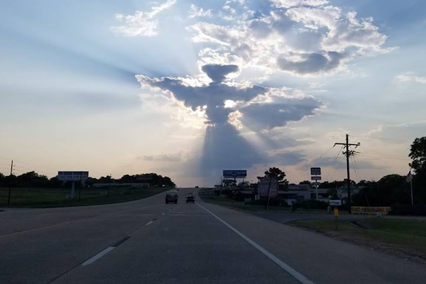 テキサスで天使の形をした雲が撮影される ニコニコニュース