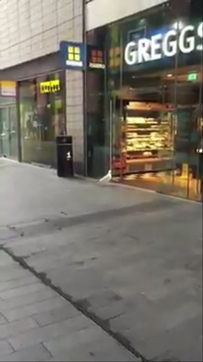 動画 イギリスで悪質なポテトチップス窃盗が横行 常習犯で堂々と店から出て咥えたまま高飛び ニコニコニュース