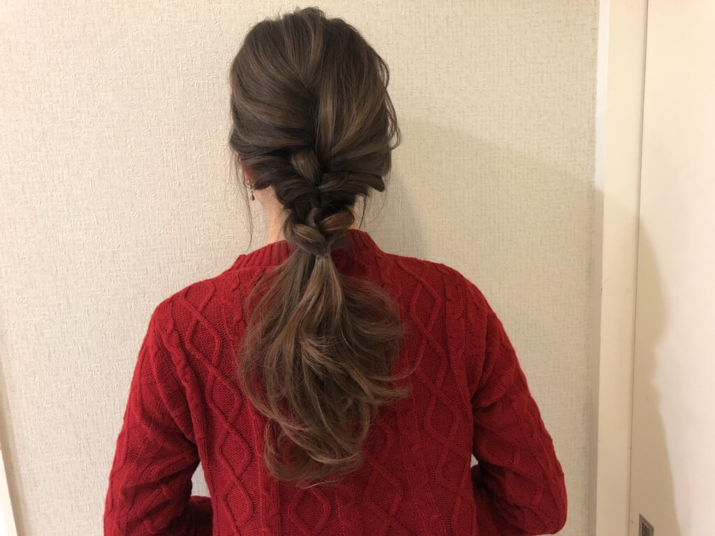 三つ編みとくるりんぱだけで簡単 大人かわいいヘアアレンジ ニコニコニュース