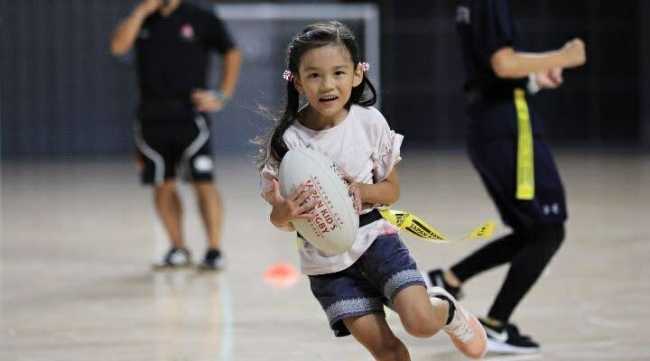 体当たりなし 子供でも楽しめるタグラグビーの魅力を体験しよう ニコニコニュース