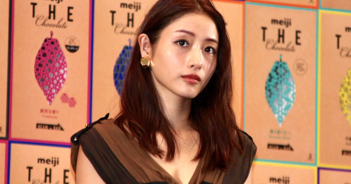 石原さとみ 大胆ドレスで背中が露わに チョコの味を当てる敏感な 大人舌 も披露 ニコニコニュース