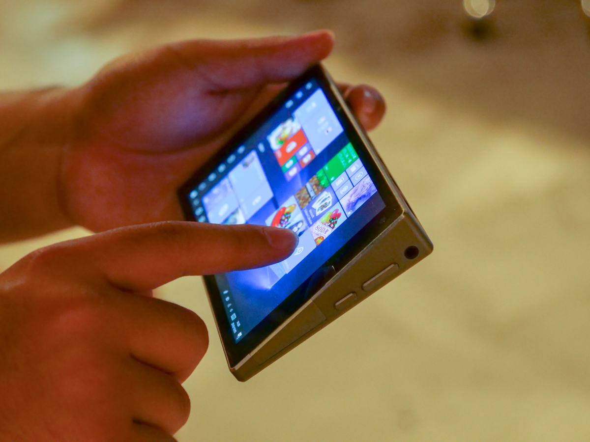 タブレットよりも小さいWindows PC「Ockel Sirius A」レビュー