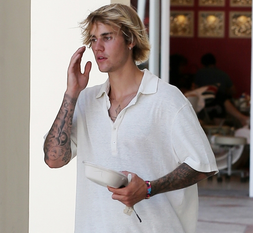 ジャスティン ビーバー 元カノのセレーナ ゴメス心配 ニコニコニュース