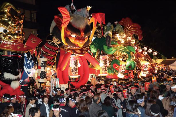 豪華絢爛な曳山が街中を巡る 佐賀 唐津最大の祭り 唐津くんち が開催 ニコニコニュース