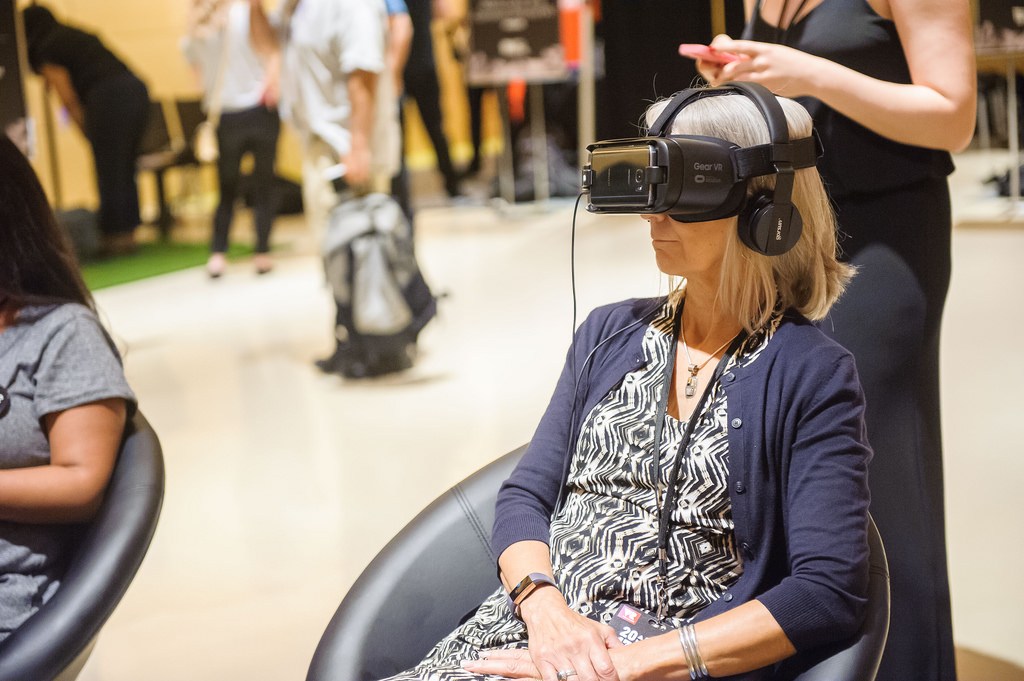 VRは人を変える？ 仮想現実体験に「共感力を上げる」効果があることがわかる | ニコニコニュース