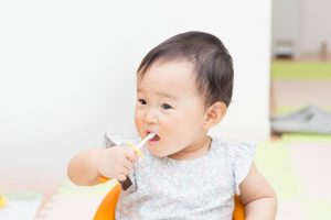 赤ちゃんはいつから歯磨き粉が必要 選び方と正しいやり方を徹底解説 ニコニコニュース