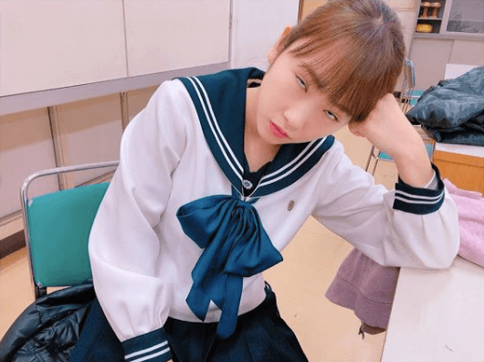 川栄李奈 セーラー服姿の 白目ショット に反響 吹き出した ニコニコニュース