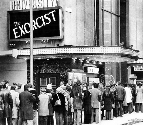 当時社会現象をもたらした映画 エクソシスト をみた観客の狂気の反応 1973年 ニコニコニュース