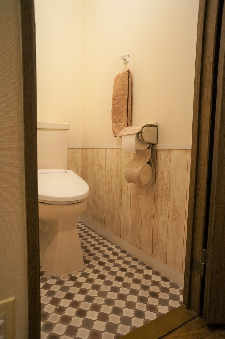 トイレの薄汚れた床をクッションフロアだけで簡単DIY！費用はたったの1,000円 ニコニコニュース