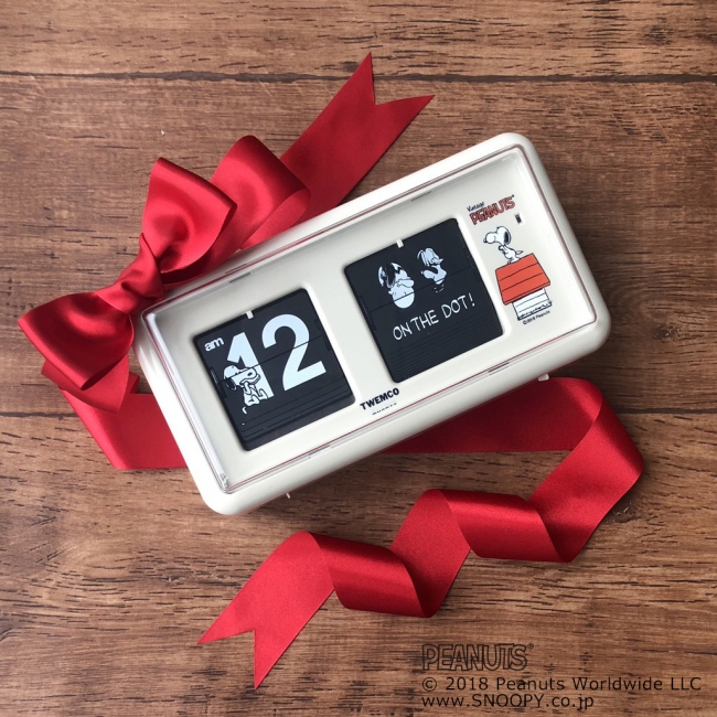 ホリデーシーズンは特別なギフトを Twemcoパタパタクロック Peanuts コラボレーションアイテム発売 ニコニコニュース
