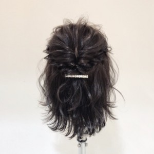 トップが可愛い ミディアムヘアのハーフアップ ニコニコニュース