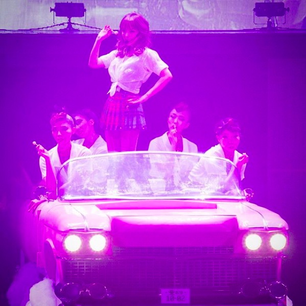 浜崎あゆみ チェックのミニスカ シャツコーデに反響 似合う かわいすぎる ニコニコニュース