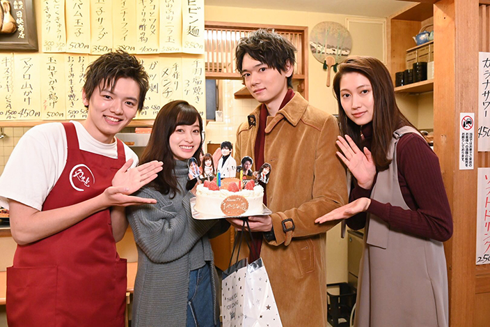 橋本環奈ら 1ページの恋 キャストが古川雄輝にバースデーサプライズを仕掛けるも まさかの逆サプライズ ニコニコニュース