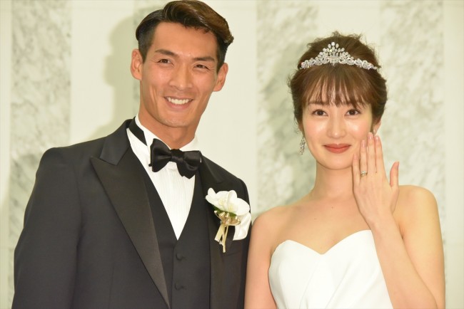 槙野智章 高梨臨 結婚披露宴で幸せオーラ全開 共に 幸せ と満面の笑み ニコニコニュース