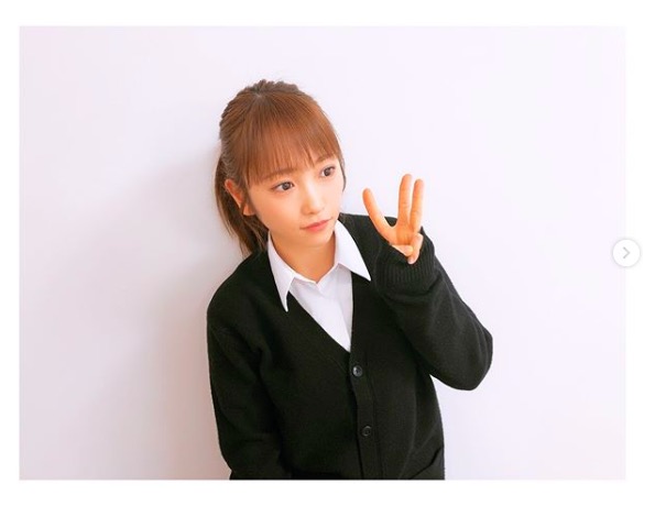 川栄李奈 制服姿で 3a ポーズショット公開 凄く可愛い ニコニコニュース