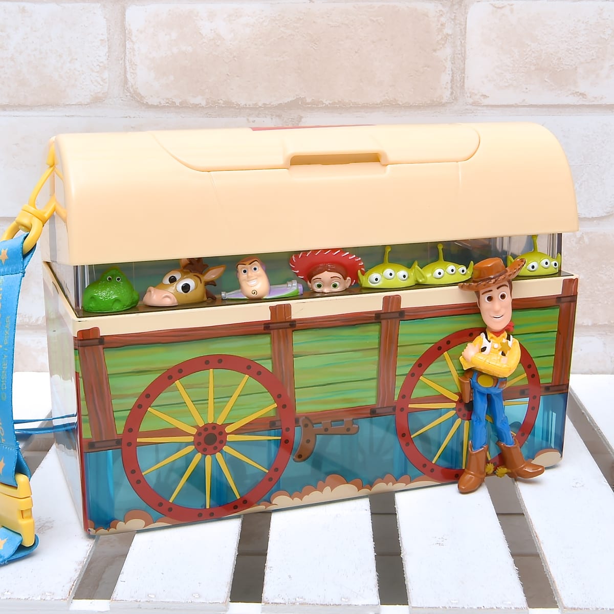 アンディのおもちゃ箱モチーフ！東京ディズニーシー『トイ・ストーリー』デザインポップコーンバケット | ニコニコニュース
