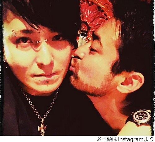 山田孝之の チュー 写真が話題に ニコニコニュース