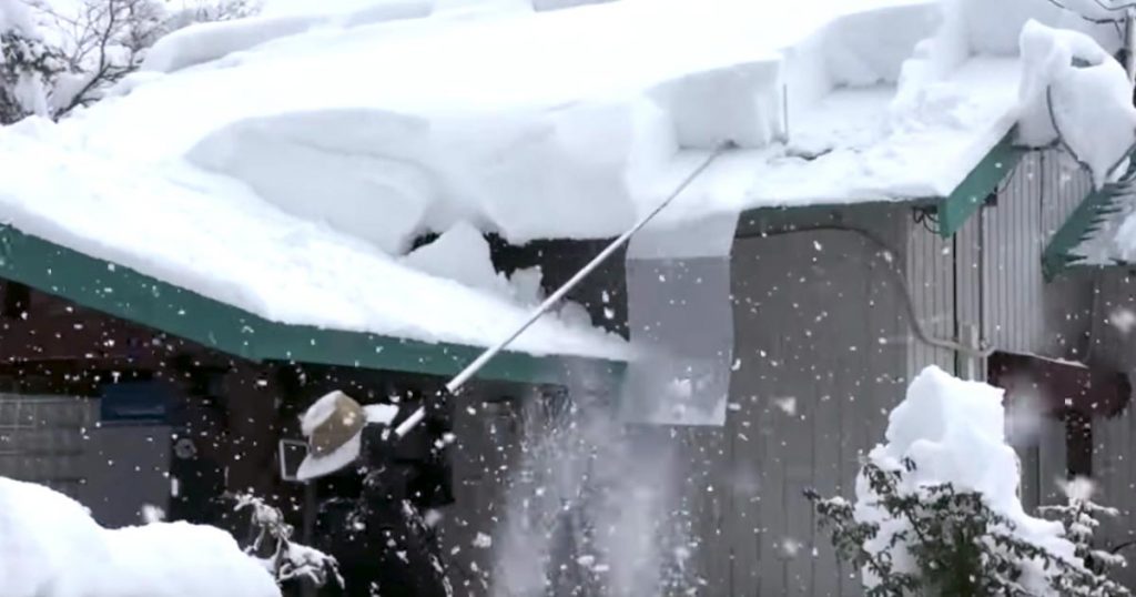 高齢者や女性もらくらく雪おろし！岐阜県の夫婦が開発した「らくらく 雪すべ〜る」が凄いと東北や北海道で話題に！ | ニコニコニュース