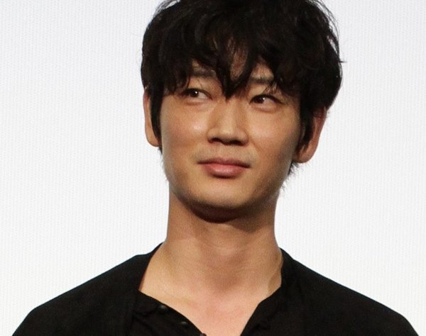 綾野剛 笑福亭鶴瓶と映画共演 鶴瓶のお陰で交友広がる ニコニコニュース