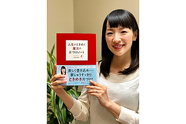 動詞 Konmari の意味とは 片付けコンサルタント近藤麻理恵が米セレブ界をも席巻中 ニコニコニュース