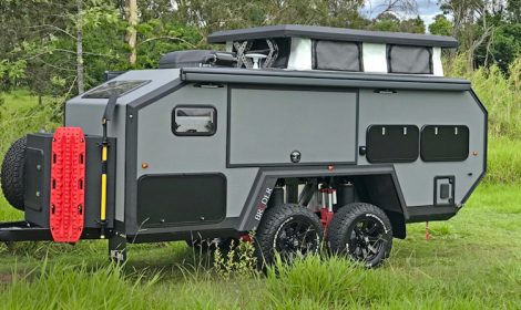 カプセルホテルみたいに6人が寝泊まりできる オフロードだってガシガシ走れちゃうキャンピングトレーラー Exp 6 ニコニコニュース