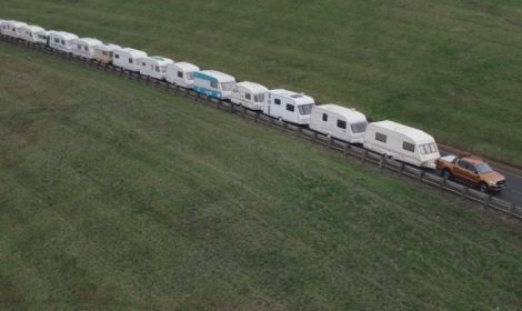 15台のキャンピングトレーラー牽引もなんのその フォードのパワフルピックアップ レンジャー の馬鹿力に驚嘆 動画 ニコニコニュース