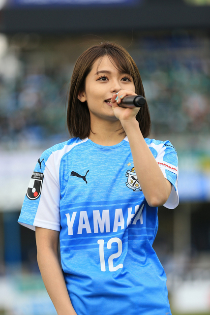 足立佳奈 サッカー ジュビロ磐田の開幕戦で応援歌 We Can を熱唱 ニコニコニュース