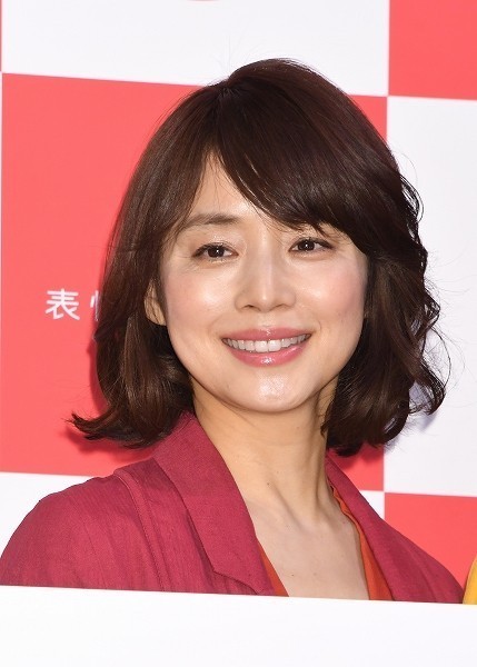 奇跡のアラフィフ 石田ゆり子 独身の理由は大物俳優との不倫歴 芸能界 ドロ沼 不倫ファイル ニコニコニュース