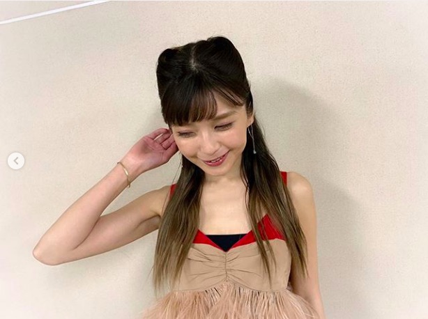 a宇野実彩子 肩出しコーデ写真公開で めちゃくちゃ痩せましたね スタイル良すぎ の声 ニコニコニュース