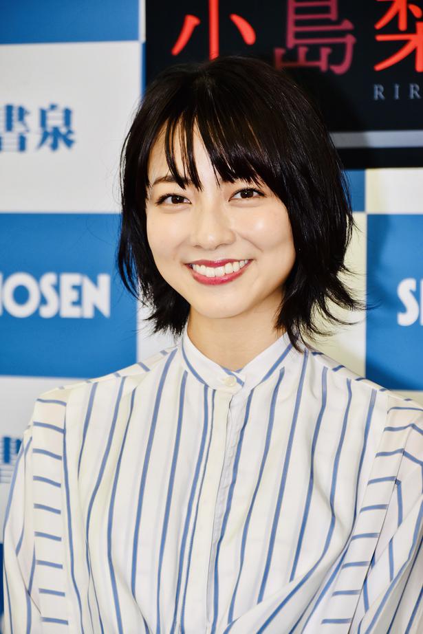 小島梨里杏1st写真集『半透明』発売！「この写真集に写っているのは、限りなく小島梨里杏なのでそれを見てほしい」 | ニコニコニュース