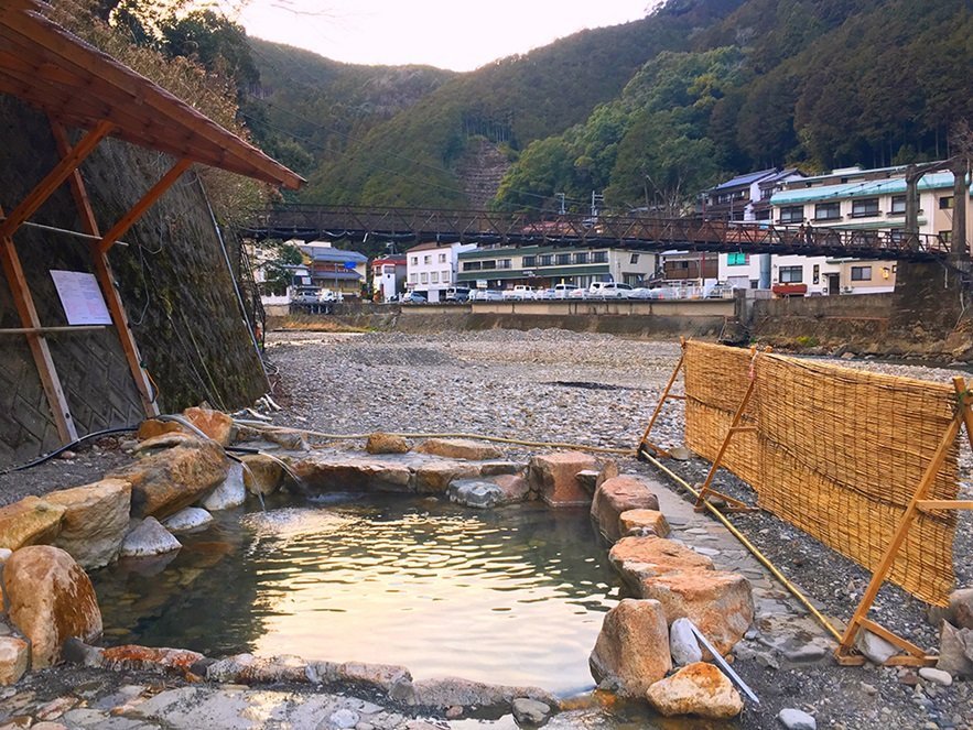 ほぼ丸見え 開放感がたまらない混浴露天 川原の真ん中に 湯船がポツンと 和歌山 川湯温泉 ニコニコニュース