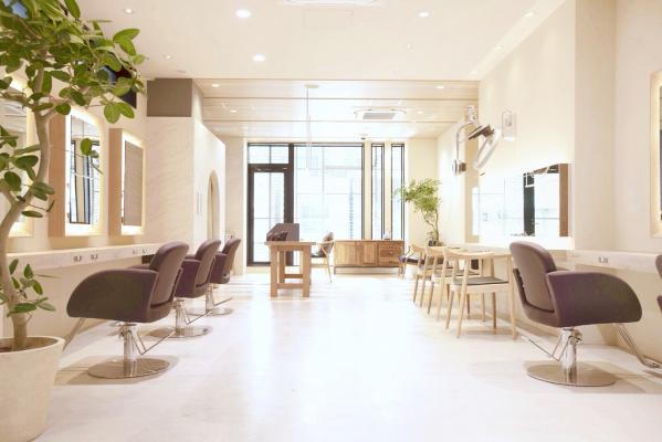 日本初 接客鏡が全てタッチパネルディスプレイ Tricca 銀座 オープン ニコニコニュース