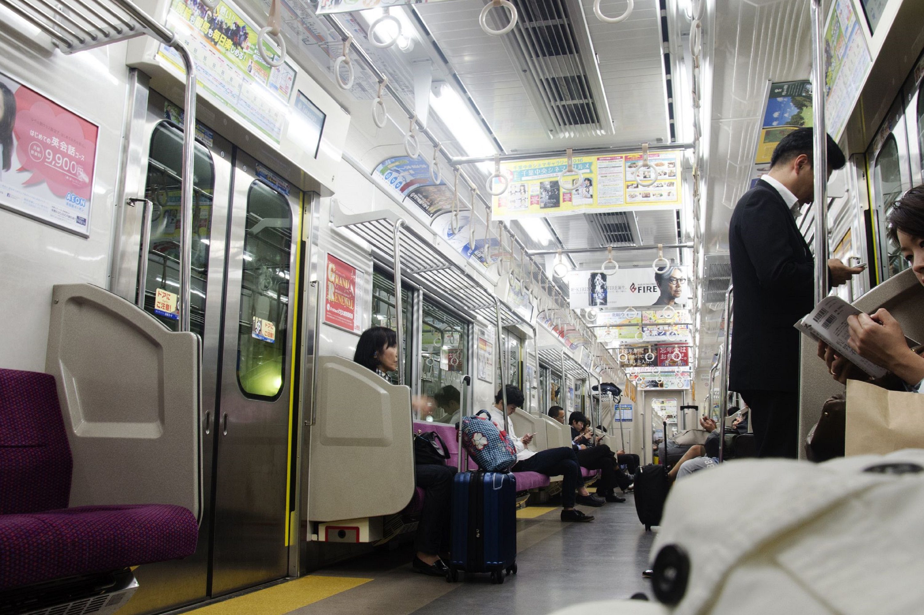 電車内で女子が食べていたモノに絶句 これはキツい マナー違反 ニコニコニュース