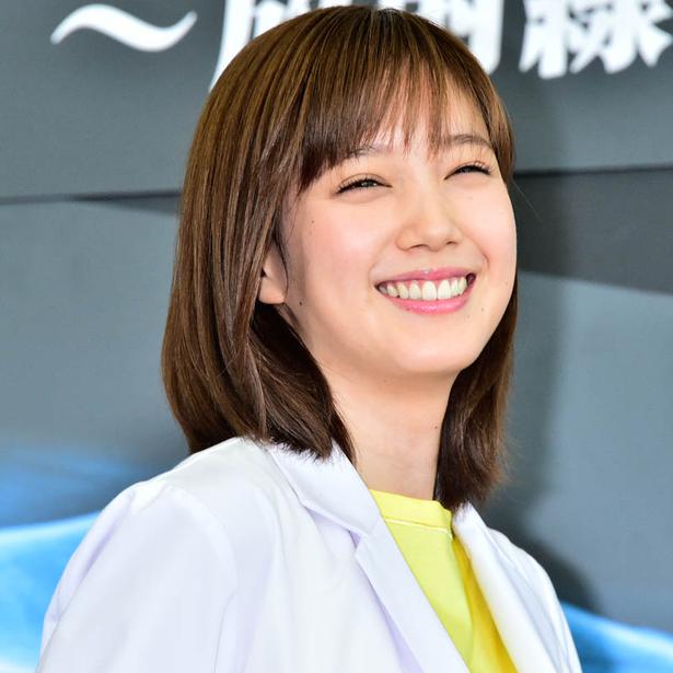 本田翼 白衣 メガネ 姿に大反響 診断されたい ラジエーションハウス ニコニコニュース