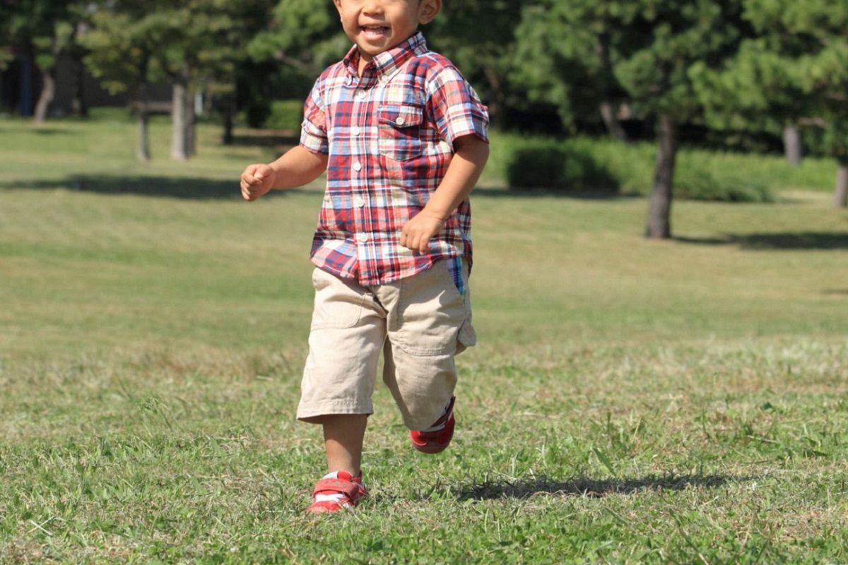 子供にリードをつけたがる女性 犬みたい 義務化して と物議 ニコニコニュース