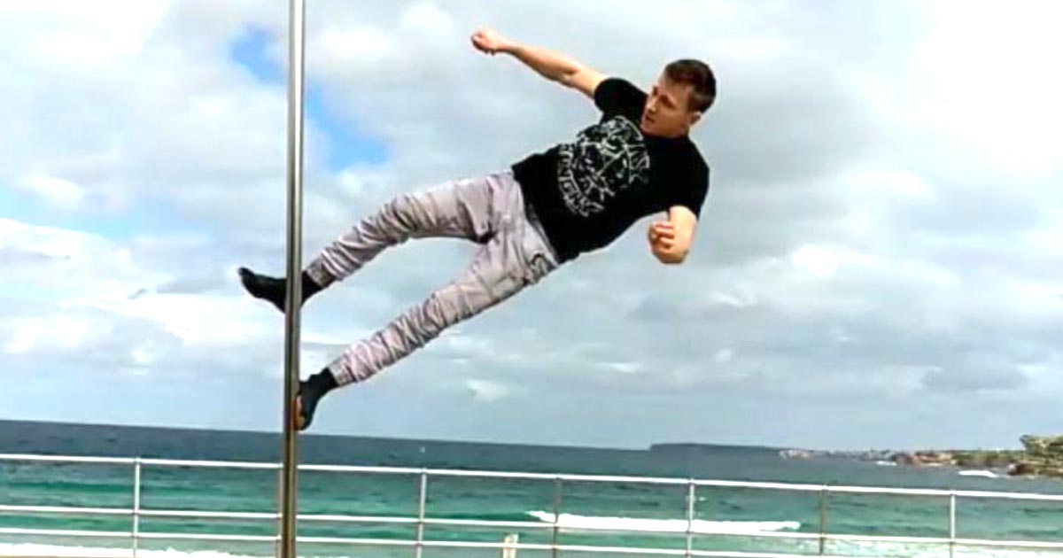 神技 なんでこの人だけ無重力なんだ 足だけしか使わない ポールダンスの世界チャンピオンの技が凄すぎると話題に ニコニコニュース