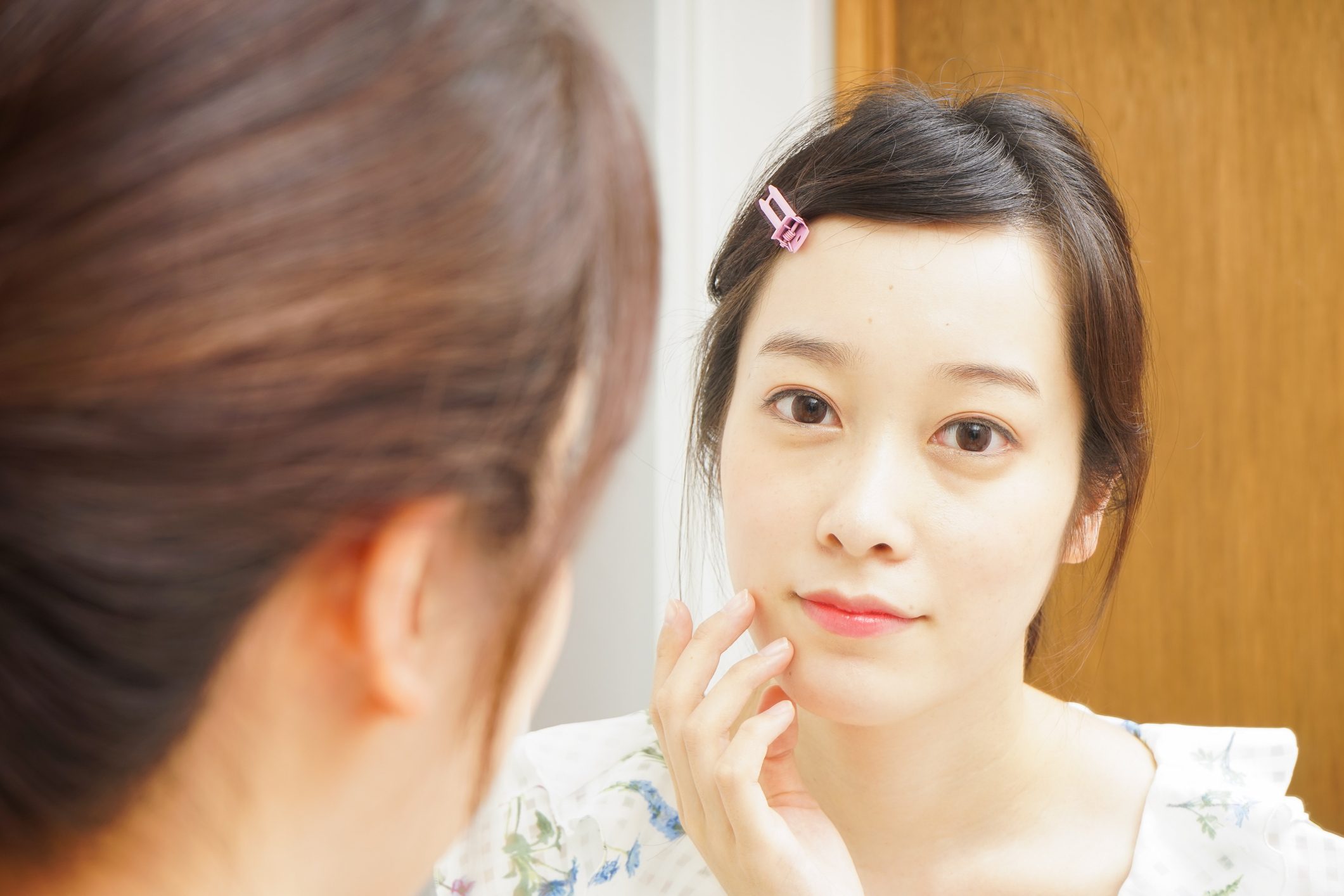 額が見える髪型は大人っぽい魅力が増す 30代男性はおでこ出し女性を好む傾向も ニコニコニュース