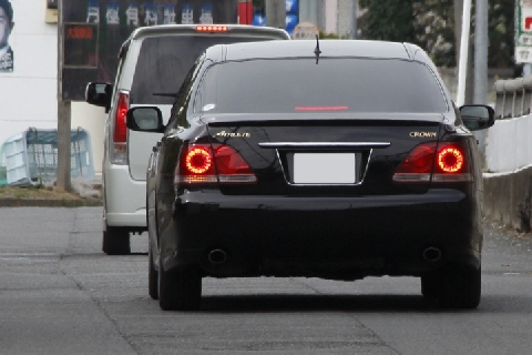 前の車どいて 田舎道をノロノロ走る車に不満 車間距離を詰めたら あおり運転 ニコニコニュース