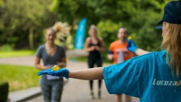 ペットボトルの代わりに食べられる液状カプセル飲料がロンドン マラソンのランナーに配布される試み イギリス ニコニコニュース