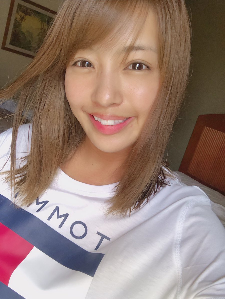 起きたてから可愛すぎる 話題の 日本一黒いグラビアアイドル 橋本梨菜のすっぴん自撮りショットに反響続々 ニコニコニュース