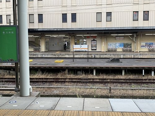 津の駅名標 遠目だと にしか見えない 異世界に迷い込んだかと 体験談が話題 ニコニコニュース