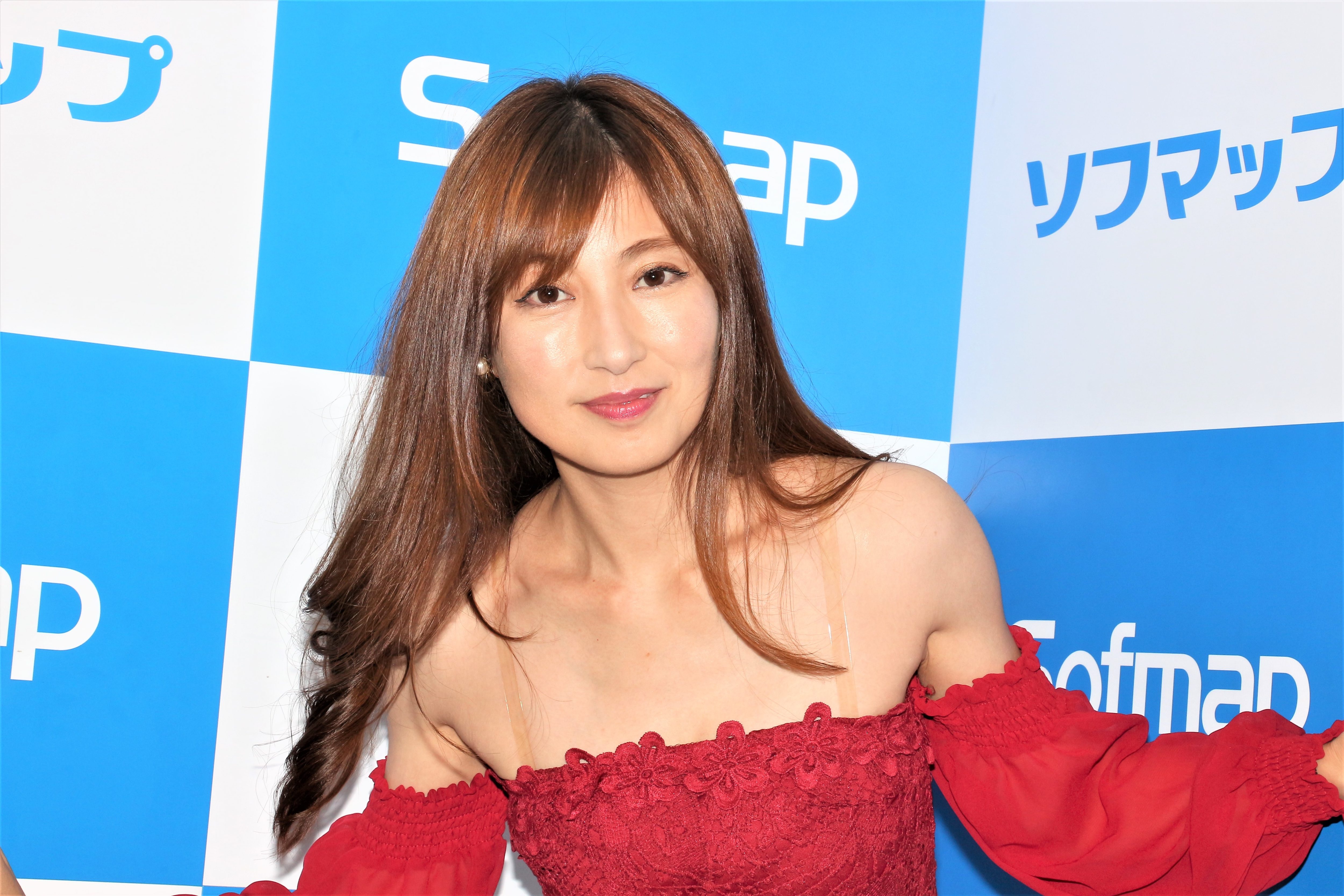 熊田曜子がビキニ動画を公開 37歳の母とは思えないボディに ...