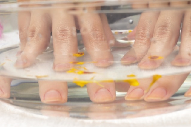 ネイルの気泡を防ぐコツ 修正テク ごまかしテクも学んでお悩み解決 ニコニコニュース