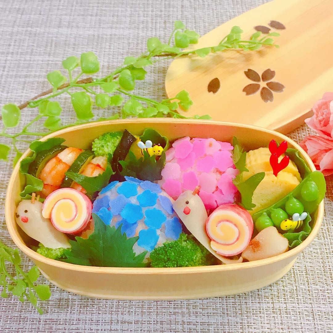かたつむりやトトロと一緒に 梅雨シーズンに作りたいあじさいキャラ弁 ニコニコニュース