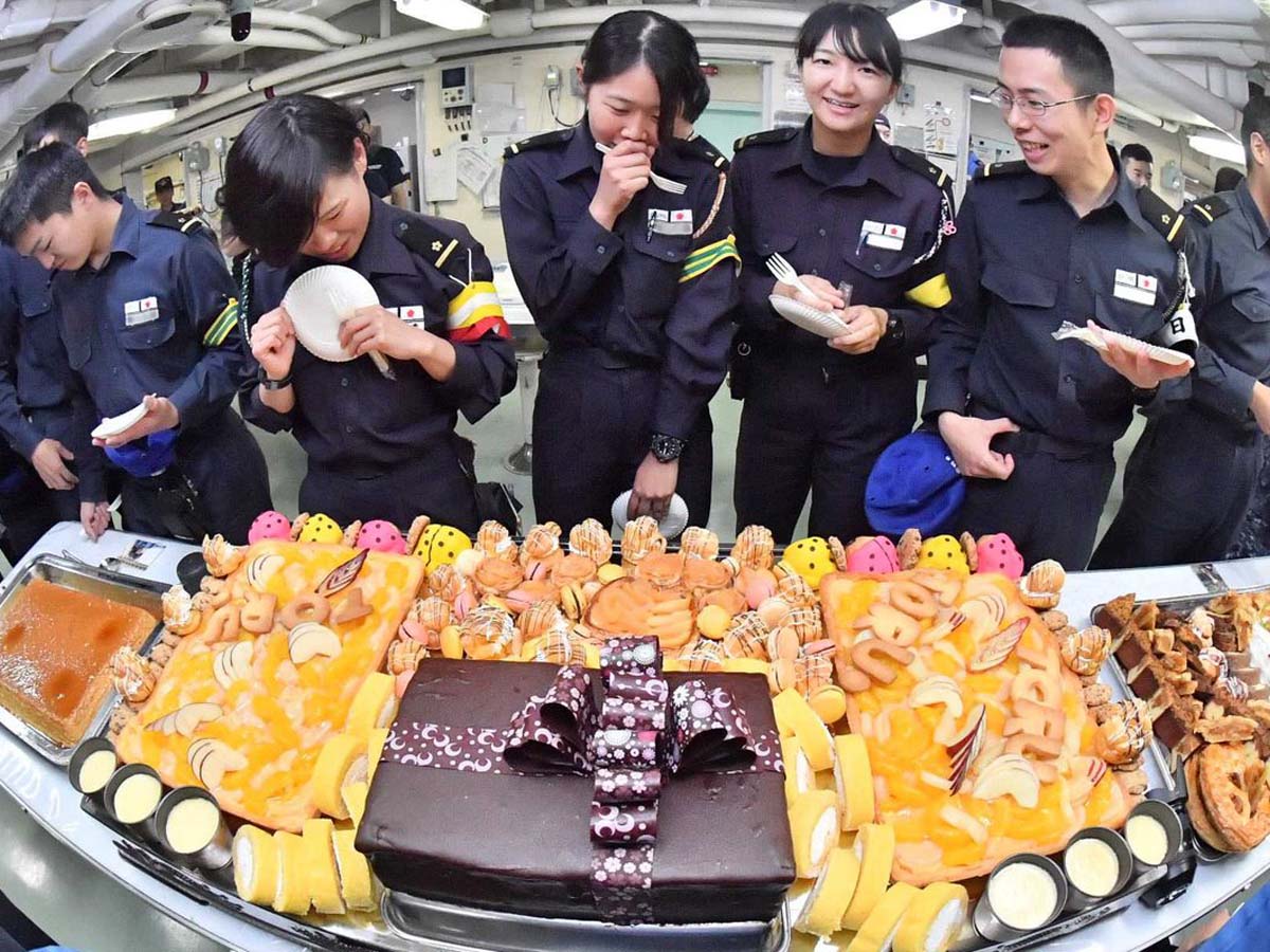 海上自衛隊 給養員の プレゼント に心温まる 素敵すぎる いい写真だなぁ ニコニコニュース