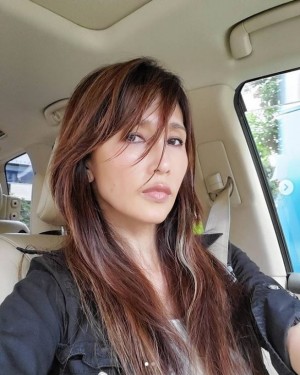 工藤静香 顔が暗い セルフィー 公園でリフレッシュも しーちゃん大丈夫かな ニコニコニュース
