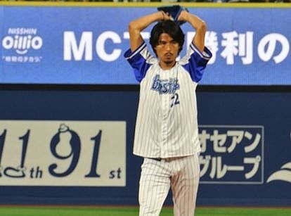 元横浜f マリノス中澤佑二氏が始球式 プロ野球 Dena対広島 日清オイリオmctチャージナイター ニコニコニュース